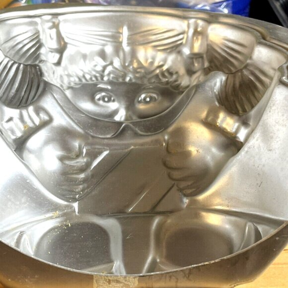 Cake Pan Cabbage Patch Doll Stand Up Cake Decorating 1980s Birthday Vintage - Picture 3 of 3